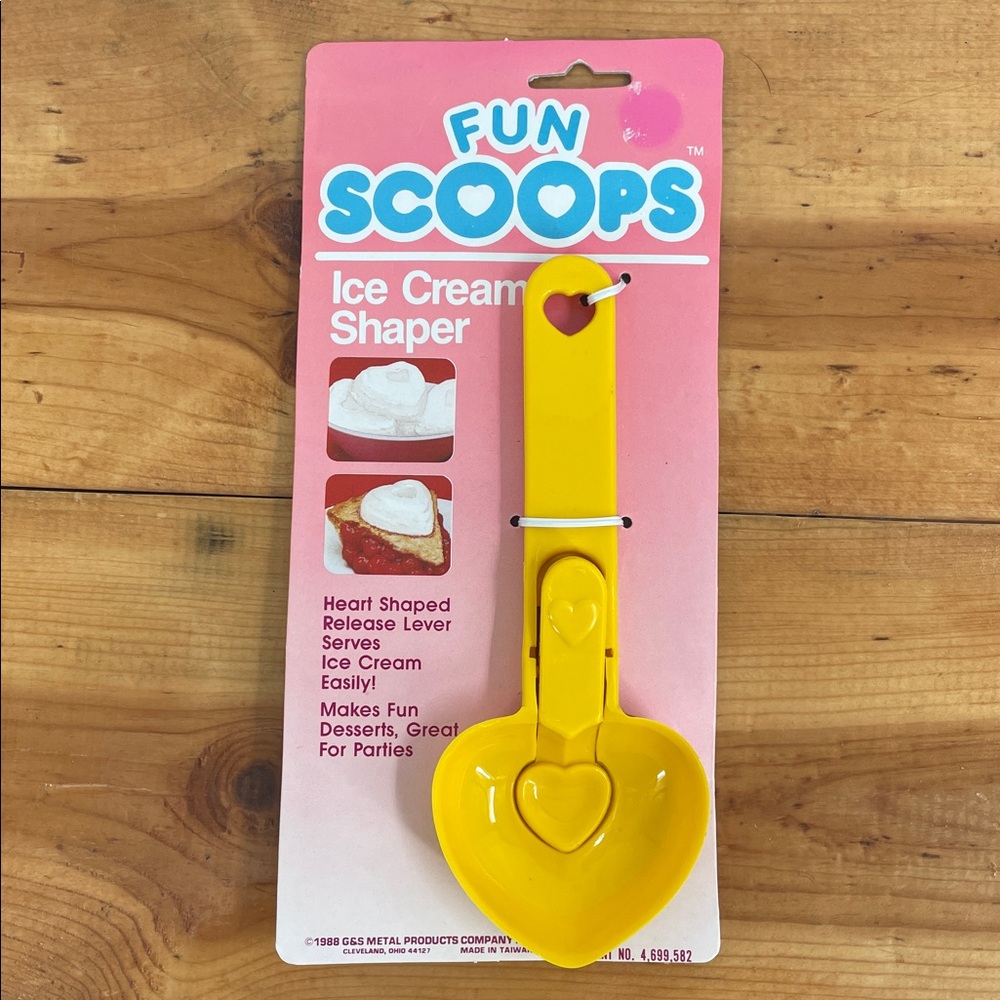 NOS Vintage 1988 Fun Scoops Yellow Heart Ice Cream Shaper Scooper New on Card